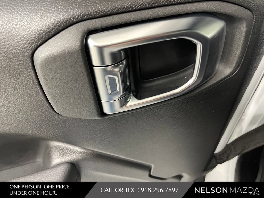 Used 2025 Jeep Gladiator Rubicon AWD/4WD image 30