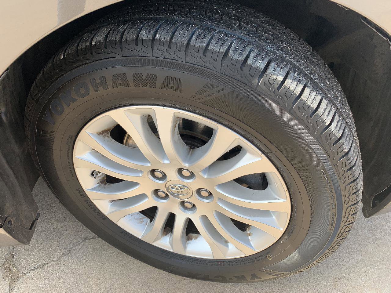 Used 2014 Toyota Sienna XLE image 31