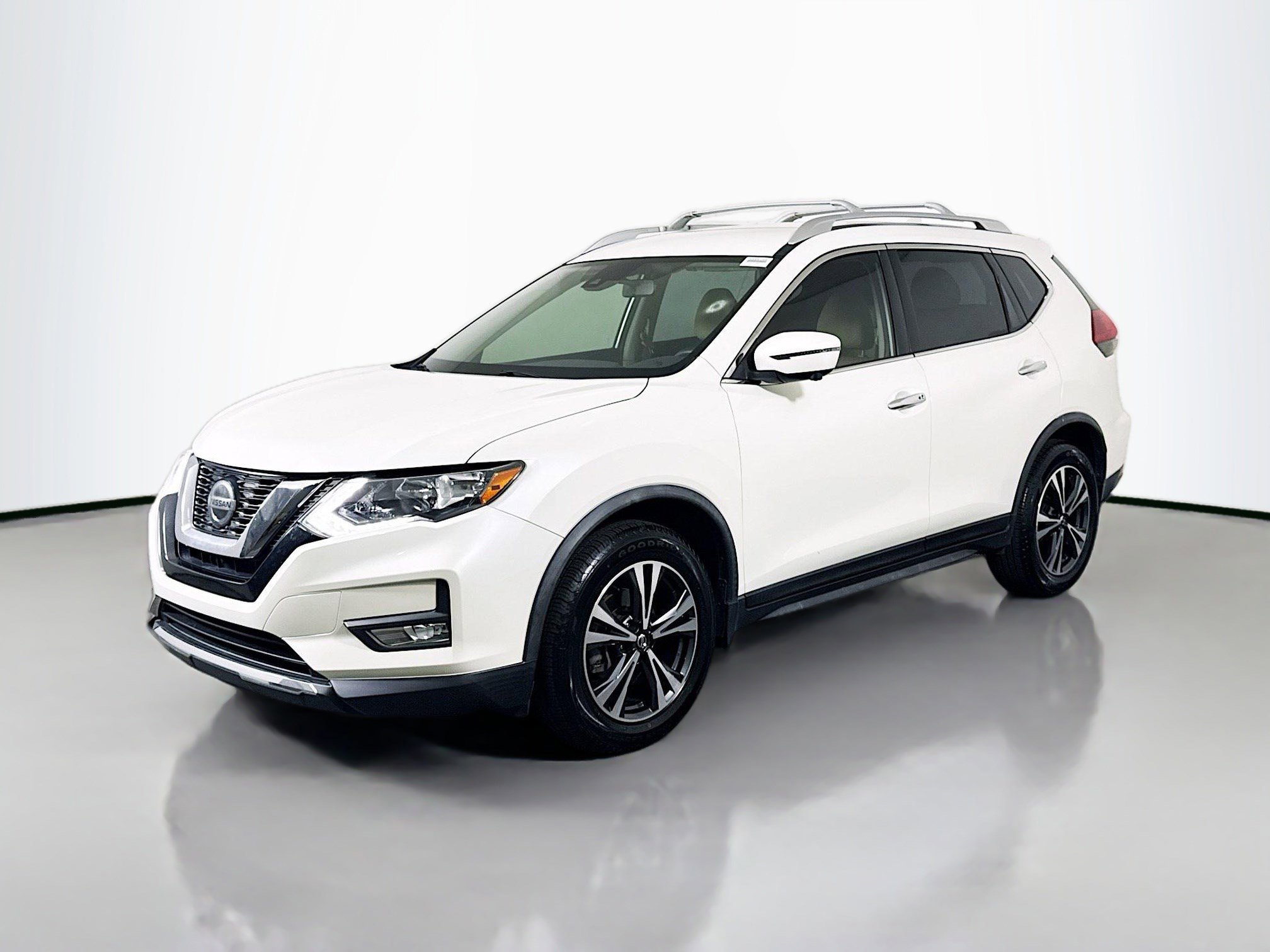 Used 2019 Nissan Rogue SV w/ Premium Package image 4