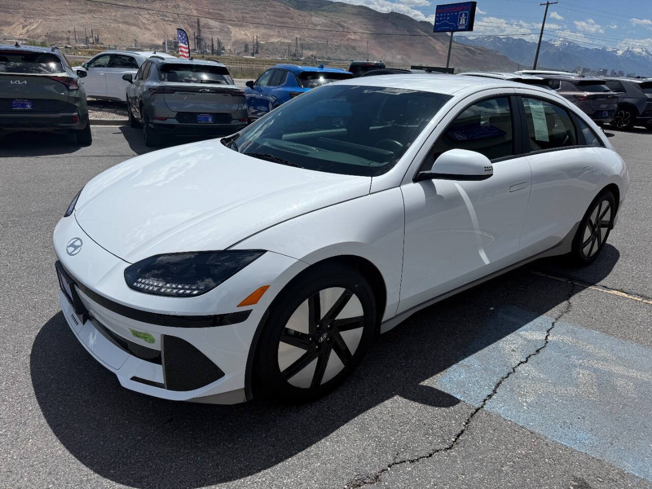 Used 2023 Hyundai Ioniq 6 SE AWD/4WD image 2