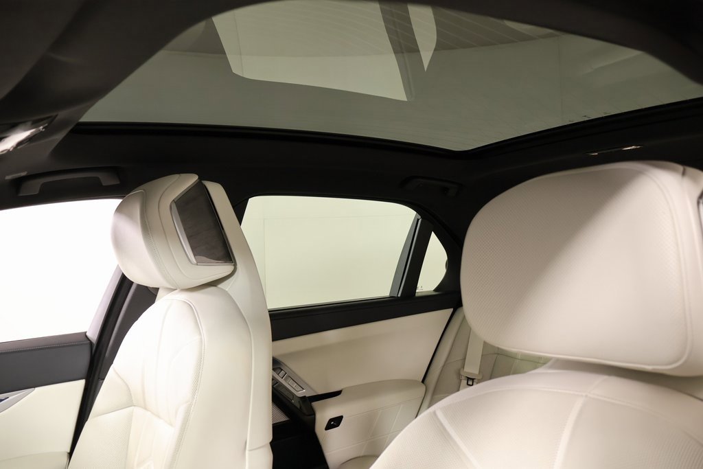 Used 2024 BMW 760i xDrive image 17