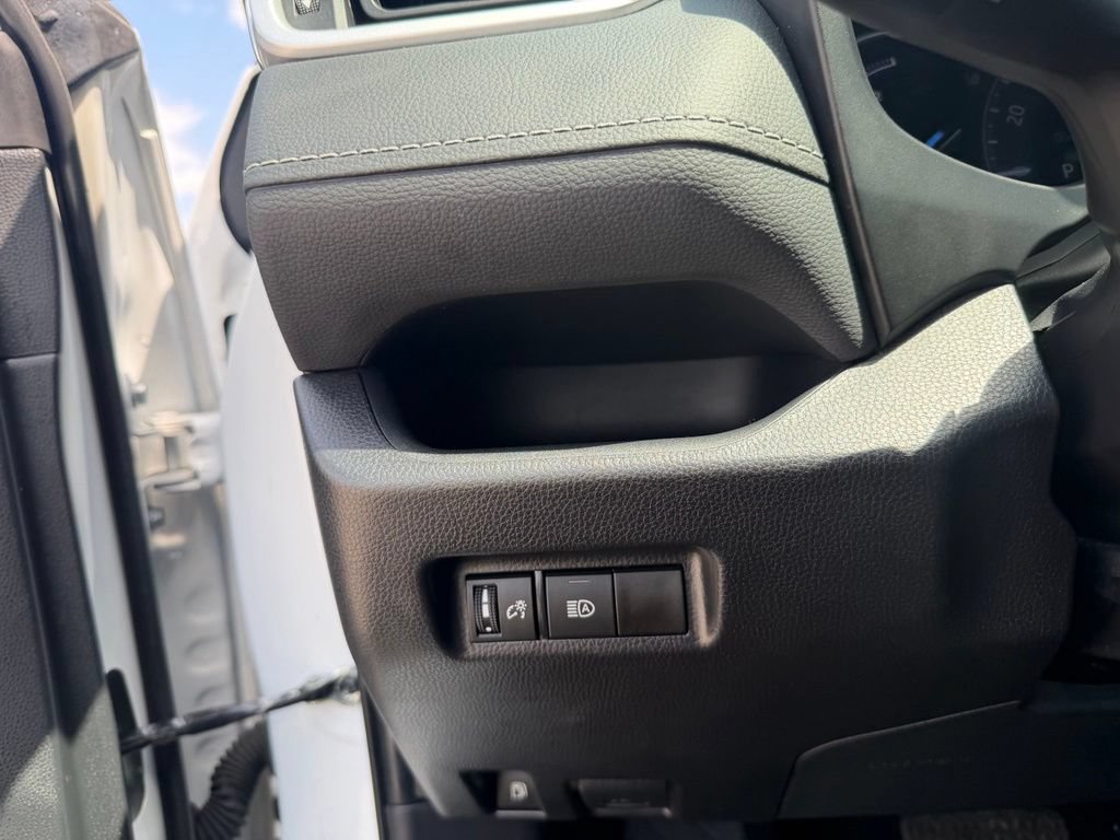 Used 2025 Toyota RAV4 XLE AWD/4WD image 21