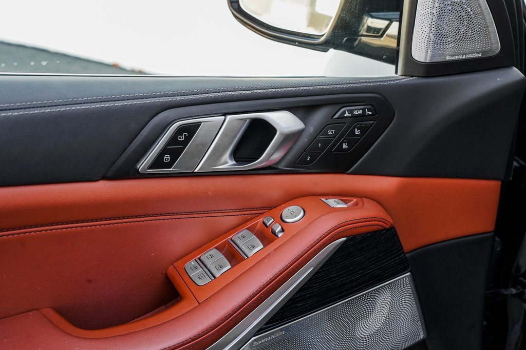 Used 2025 BMW X7 M60i image 10