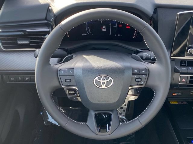 Used 2025 Toyota Camry SE AWD/4WD image 10