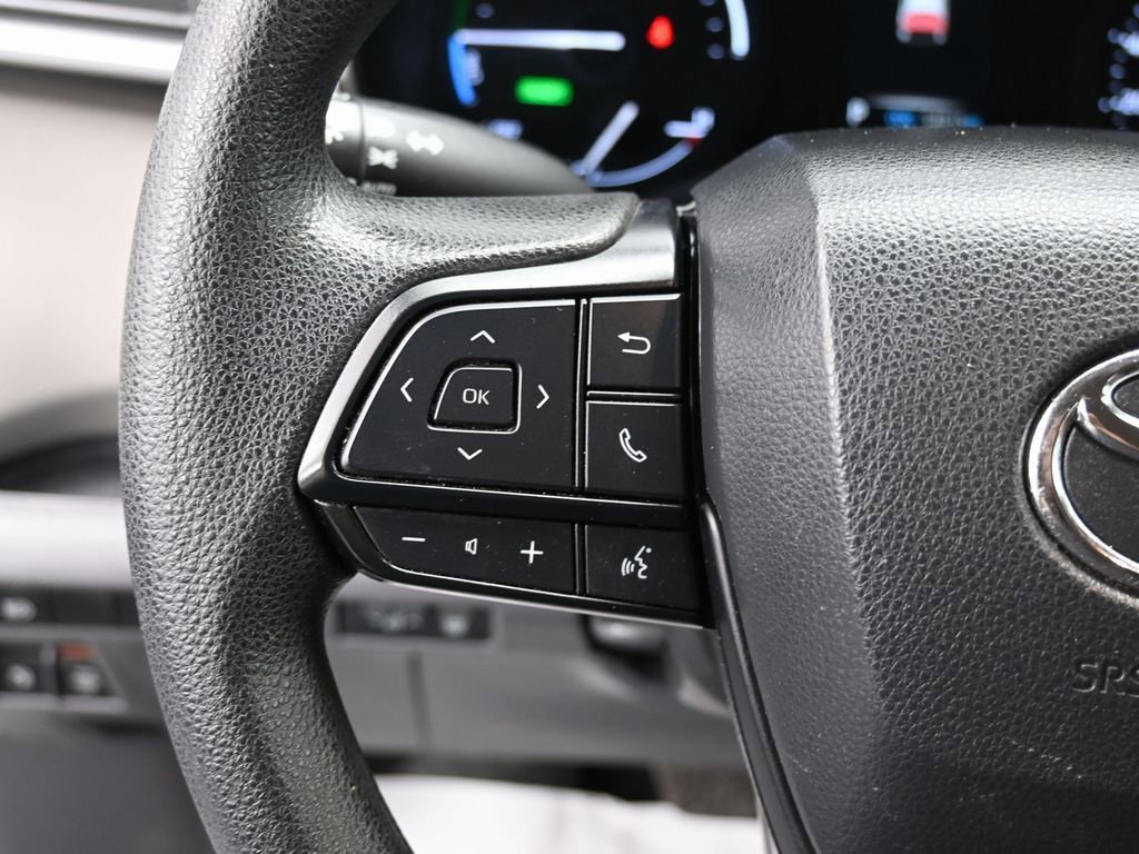 Used 2024 Toyota Sienna LE image 18