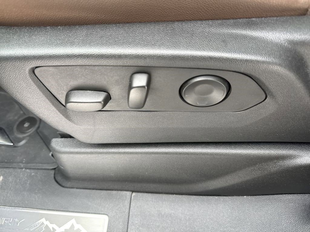 Certified 2025 Chevrolet Tahoe High Country image 25