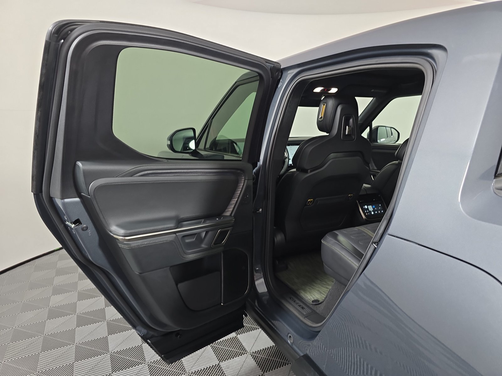Used 2024 Rivian R1T Adventure Quad AWD/4WD image 17