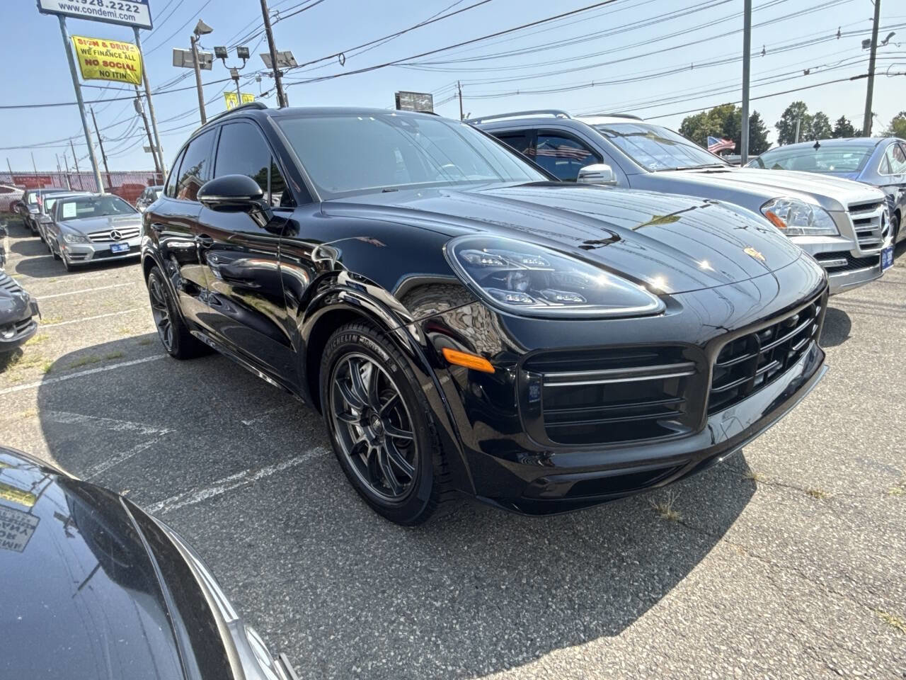 Used 2019 Porsche Cayenne Turbo w/ Sportdesign Package image 3