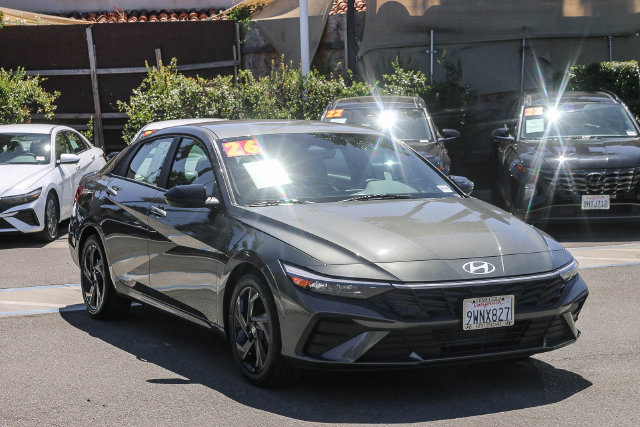 Certified 2026 Hyundai Elantra Sport FWD image 3