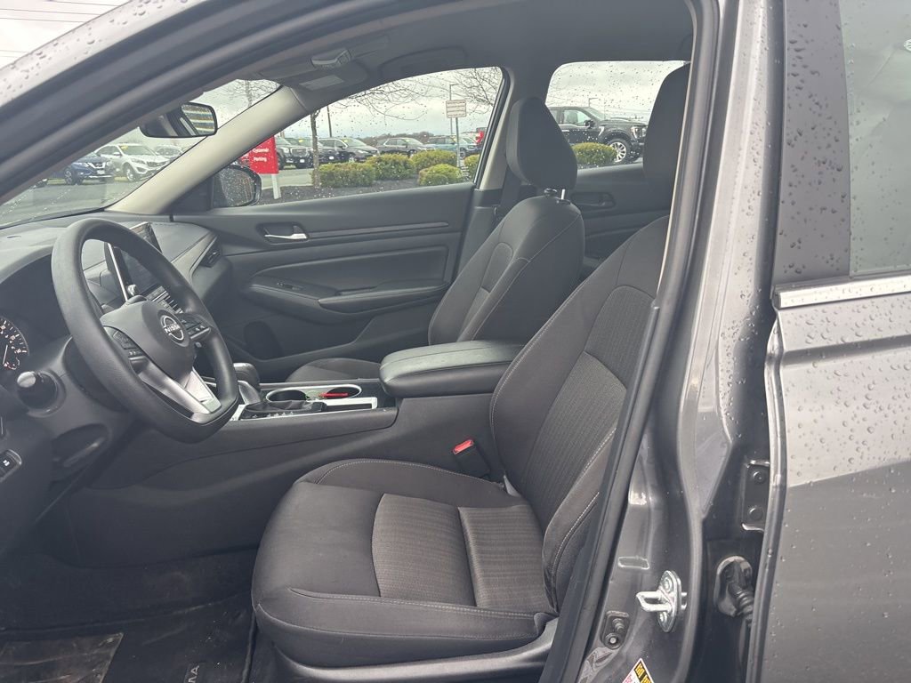 Used 2024 Nissan Altima 2.5 SV FWD image 11