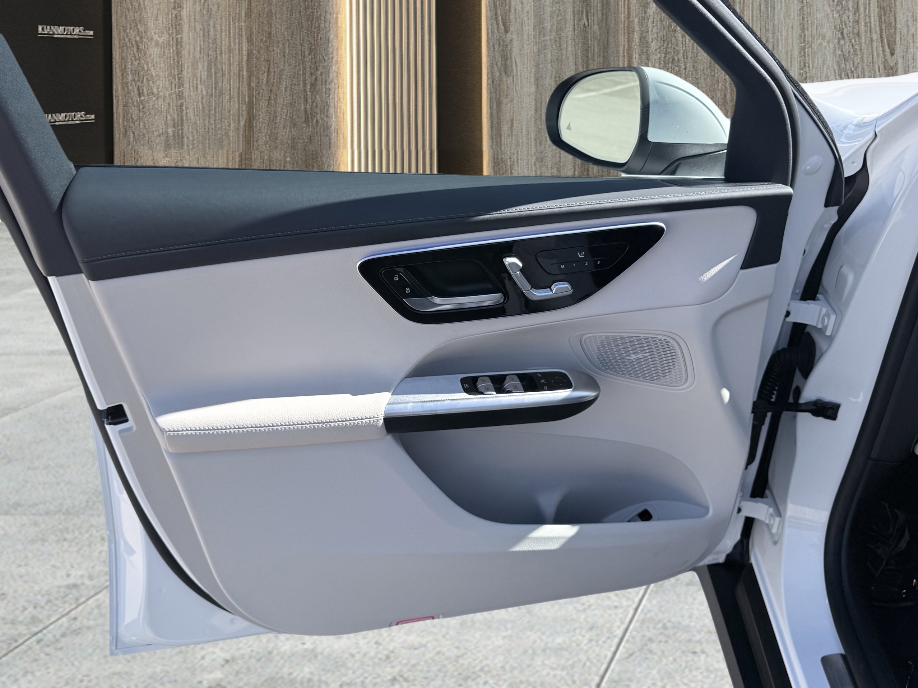 Used 2025 Mercedes-Benz GLC 300 4MATIC image 24