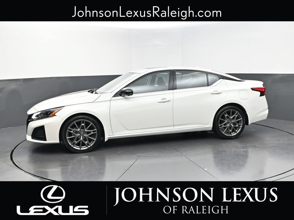 Used 2023 Nissan Altima 2.0 SR FWD image 2
