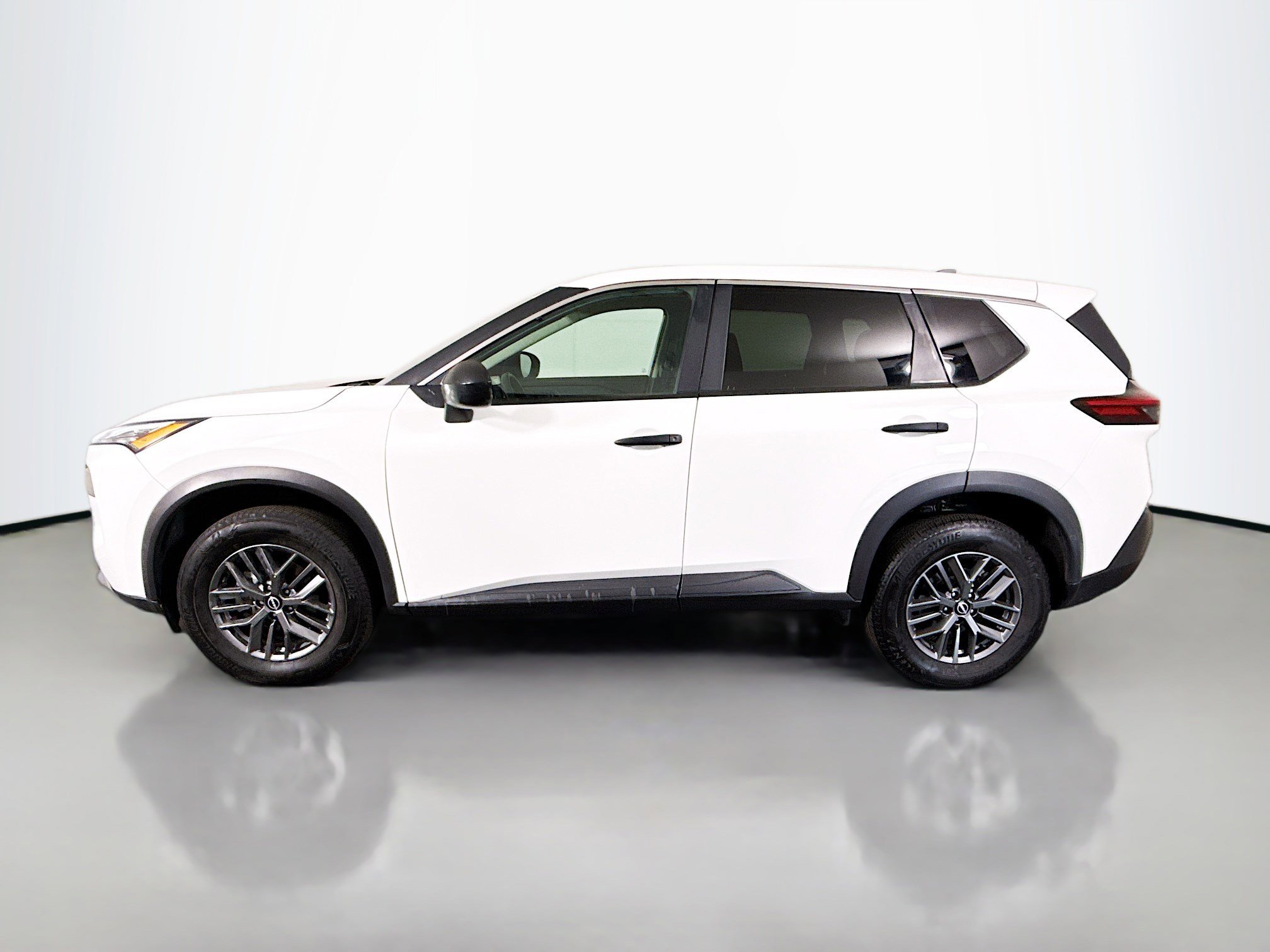 Used 2023 Nissan Rogue S FWD image 6