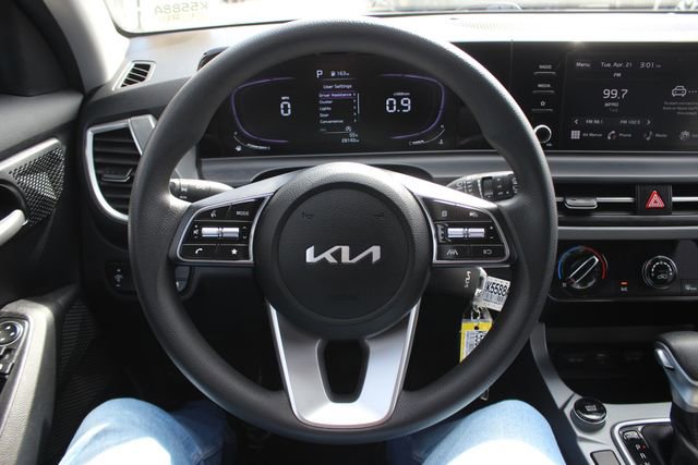 Used 2024 Kia Seltos LX AWD/4WD image 12