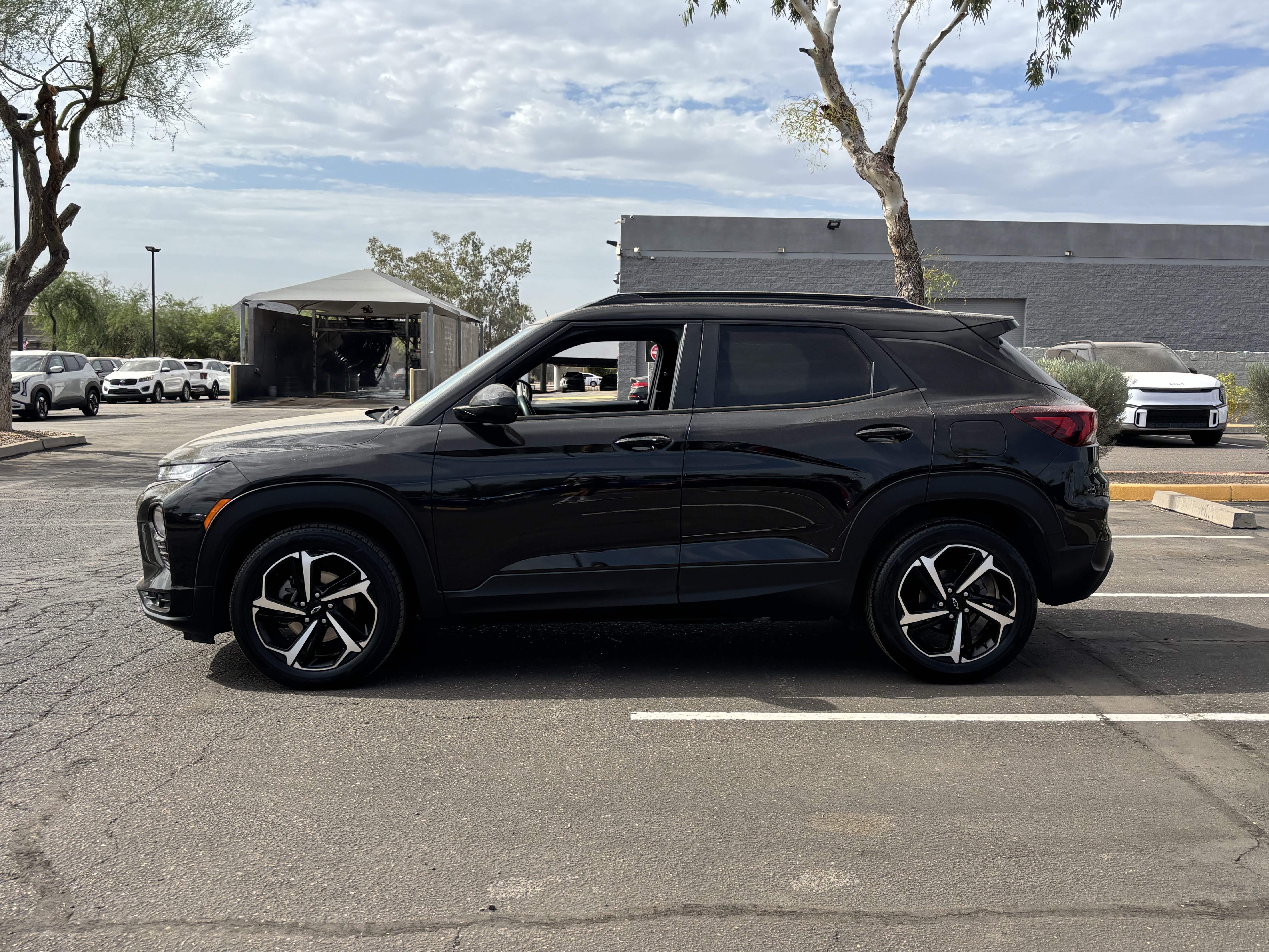 Used 2022 Chevrolet TrailBlazer RS w/ Technology Package FWD image 5