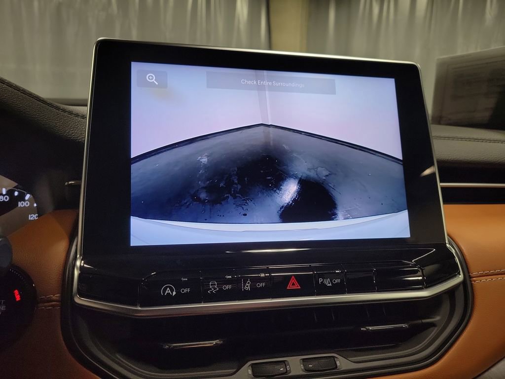 Used 2024 Jeep Compass Limited w/ Mopar Graphics Package image 16