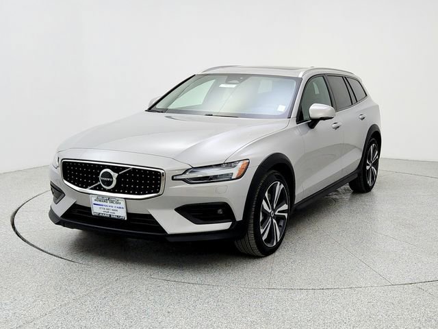 Certified 2025 Volvo V60 B5 Cross Country Plus image 1