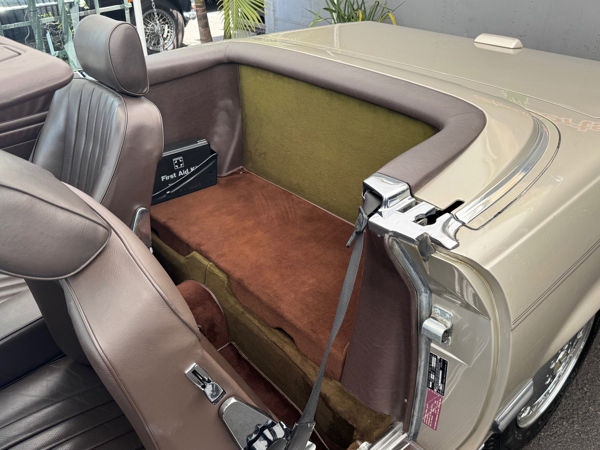 Used 1988 Mercedes-Benz 560 SL image 15