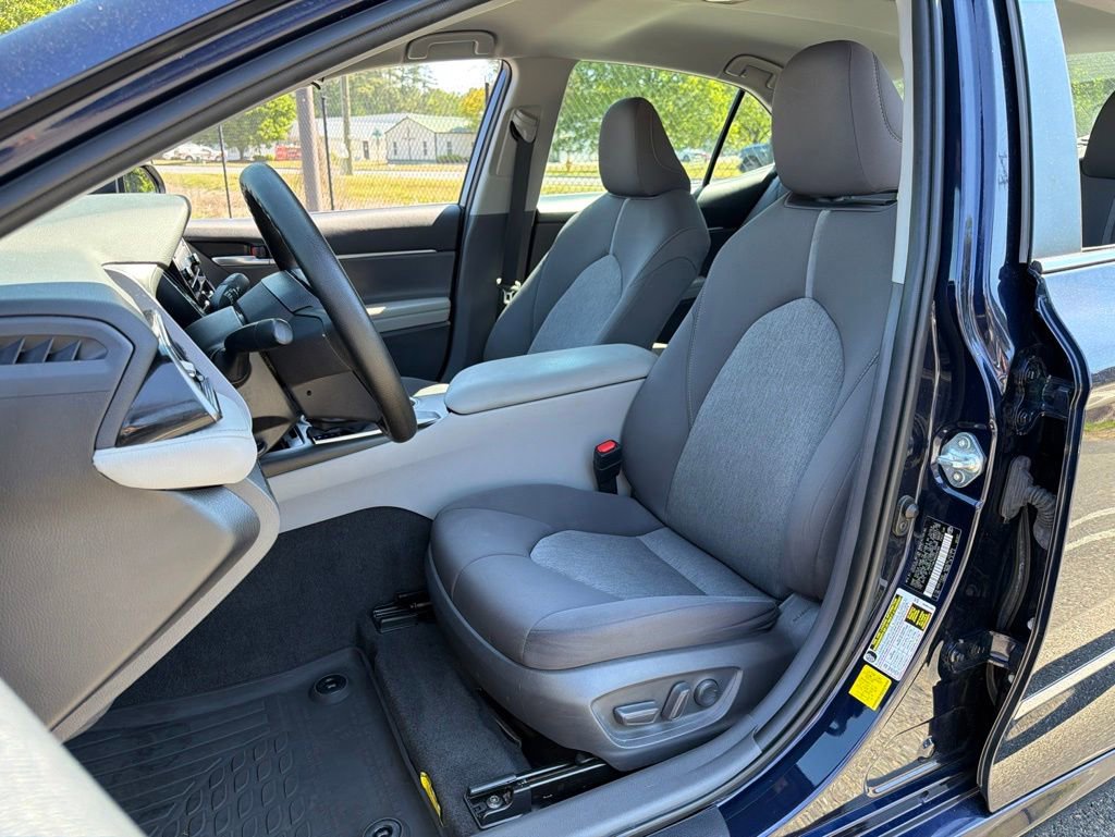 Used 2021 Toyota Camry LE FWD image 18
