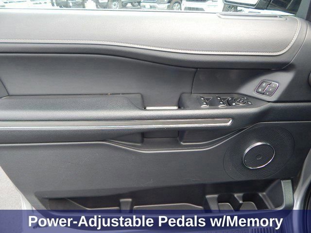 Used 2024 Ford Expedition XLT AWD/4WD image 14