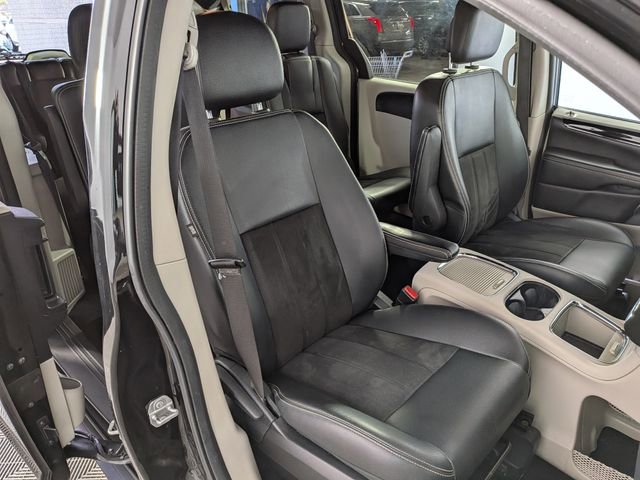 Used 2020 Dodge Grand Caravan SXT image 26