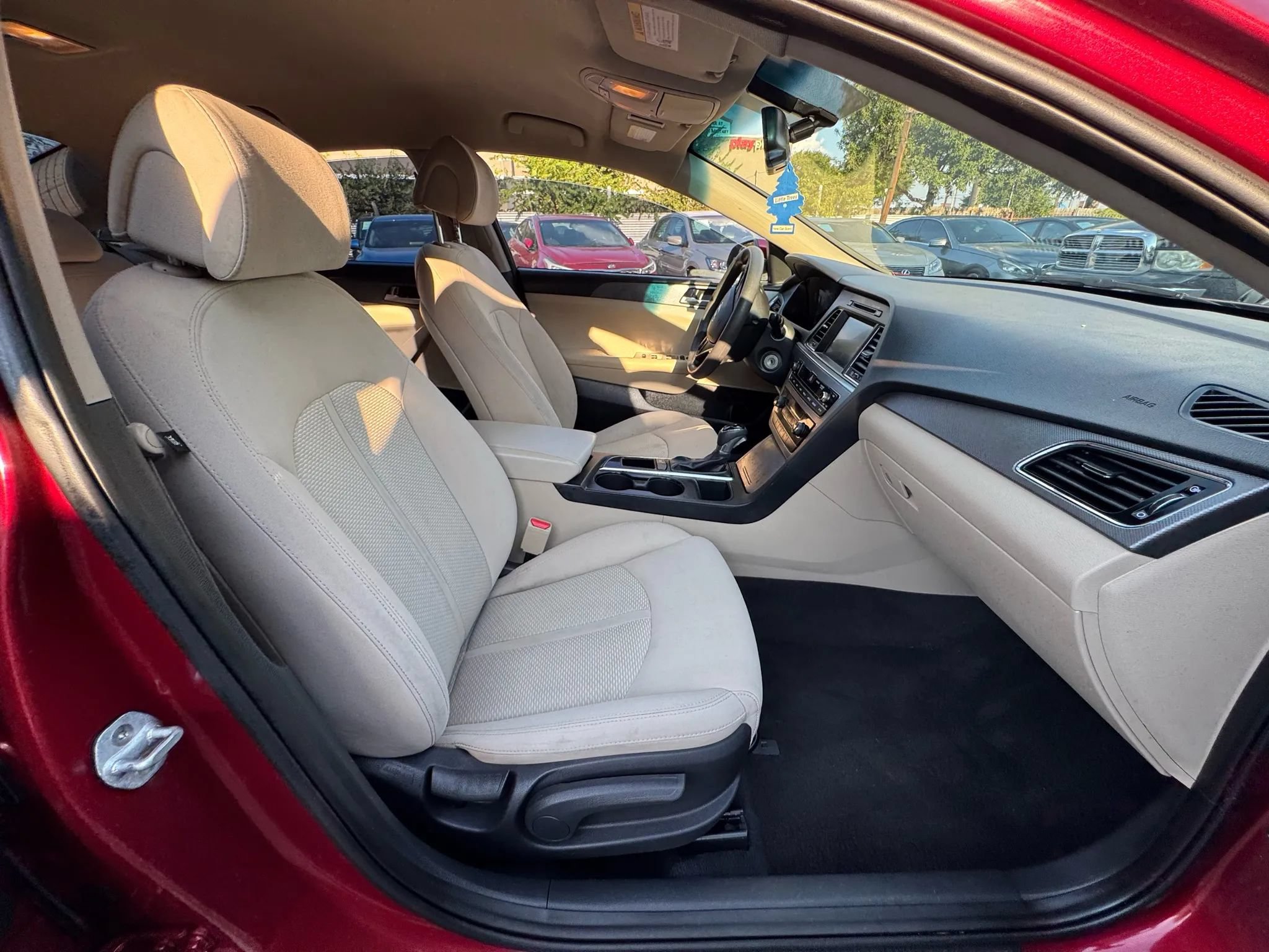 Used 2016 Hyundai Sonata SE w/ Winter Weather Package FWD image 13