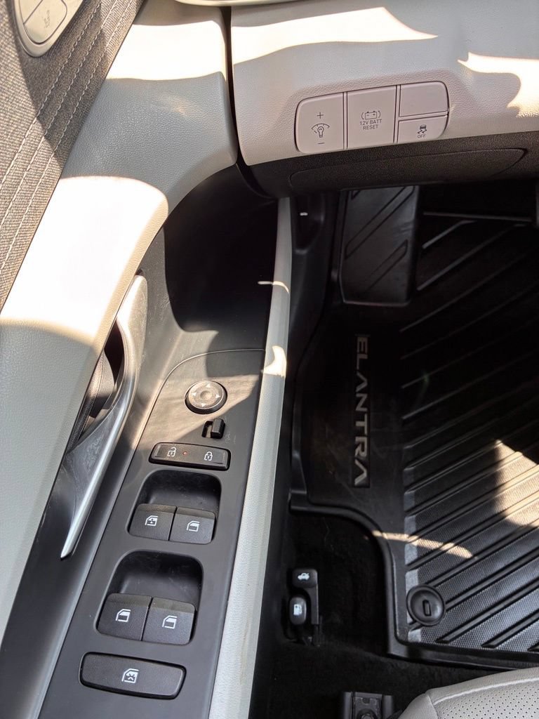 Certified 2024 Hyundai Elantra Limited FWD image 29