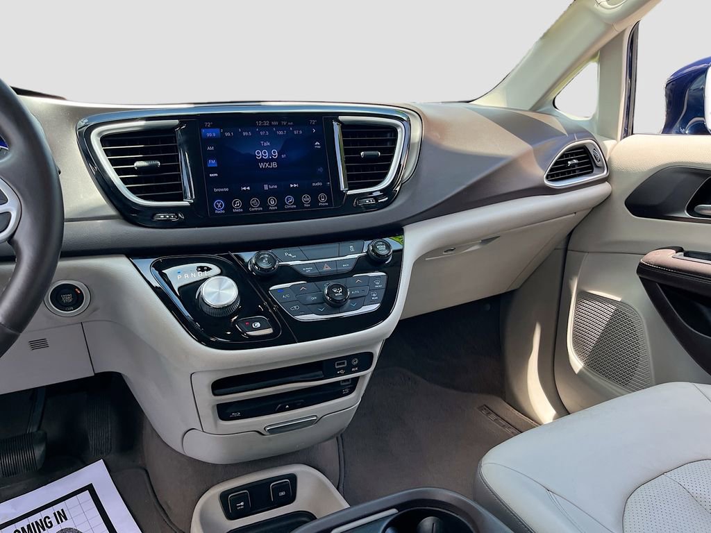 Used 2017 Chrysler Pacifica Touring-L Plus FWD image 21