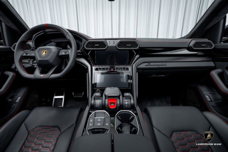 Used 2024 Lamborghini Urus S image 38