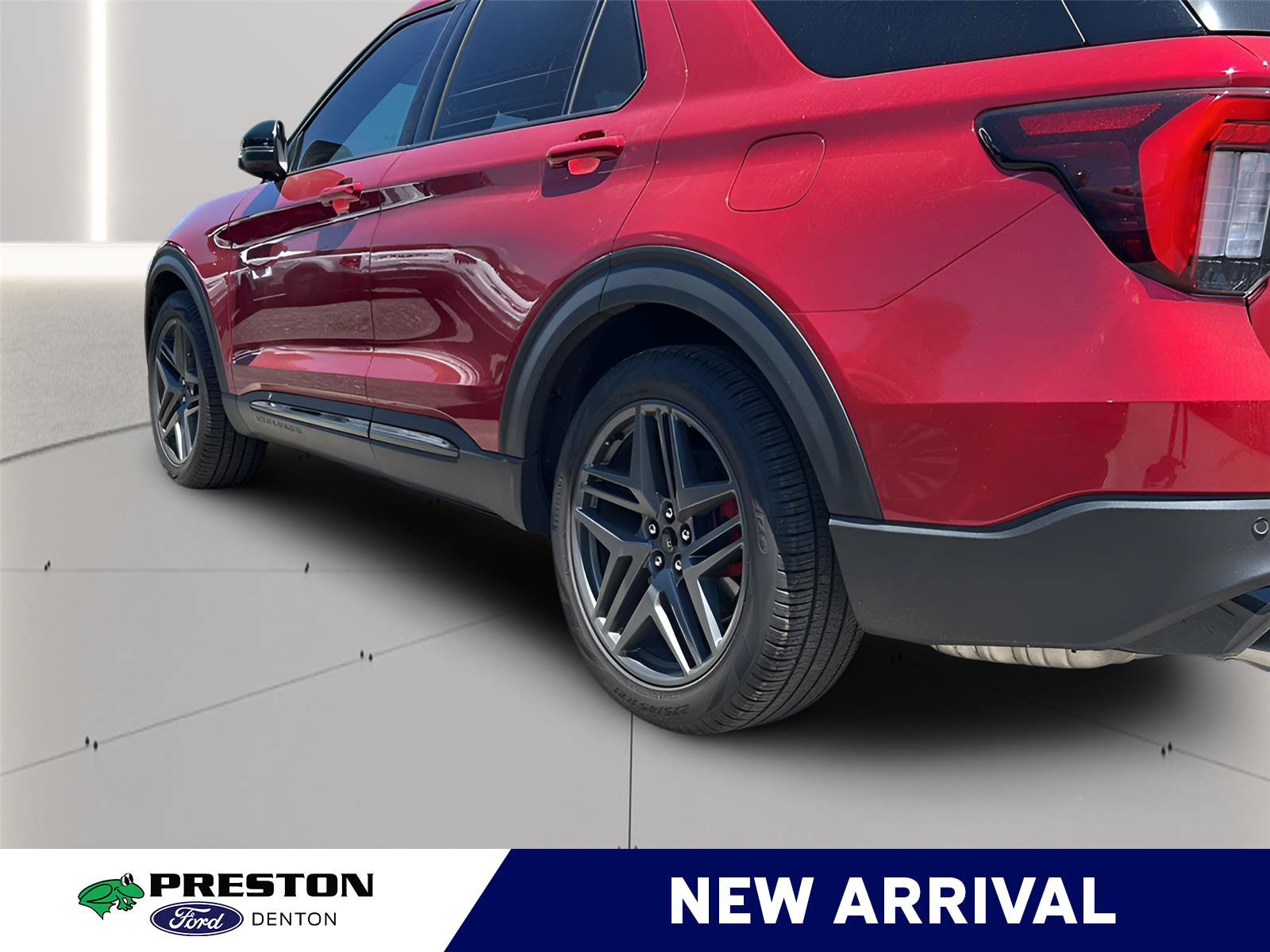 Used 2025 Ford Explorer ST AWD/4WD image 23