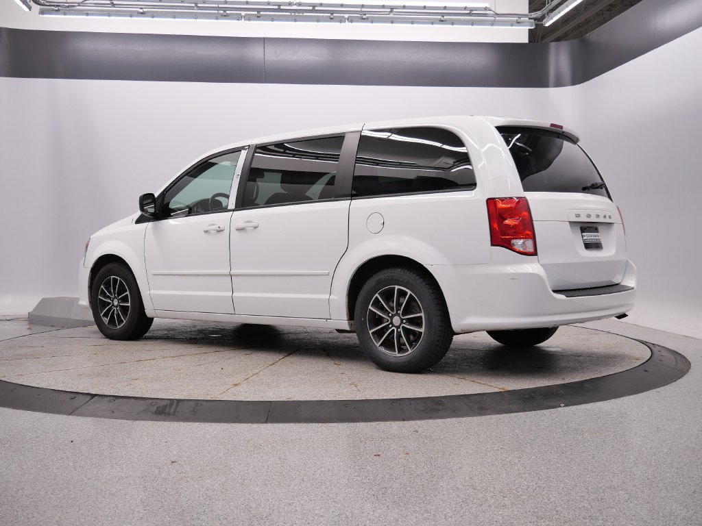 Used 2015 Dodge Grand Caravan SE w/ Quick Order Package 29E SE FWD image 3