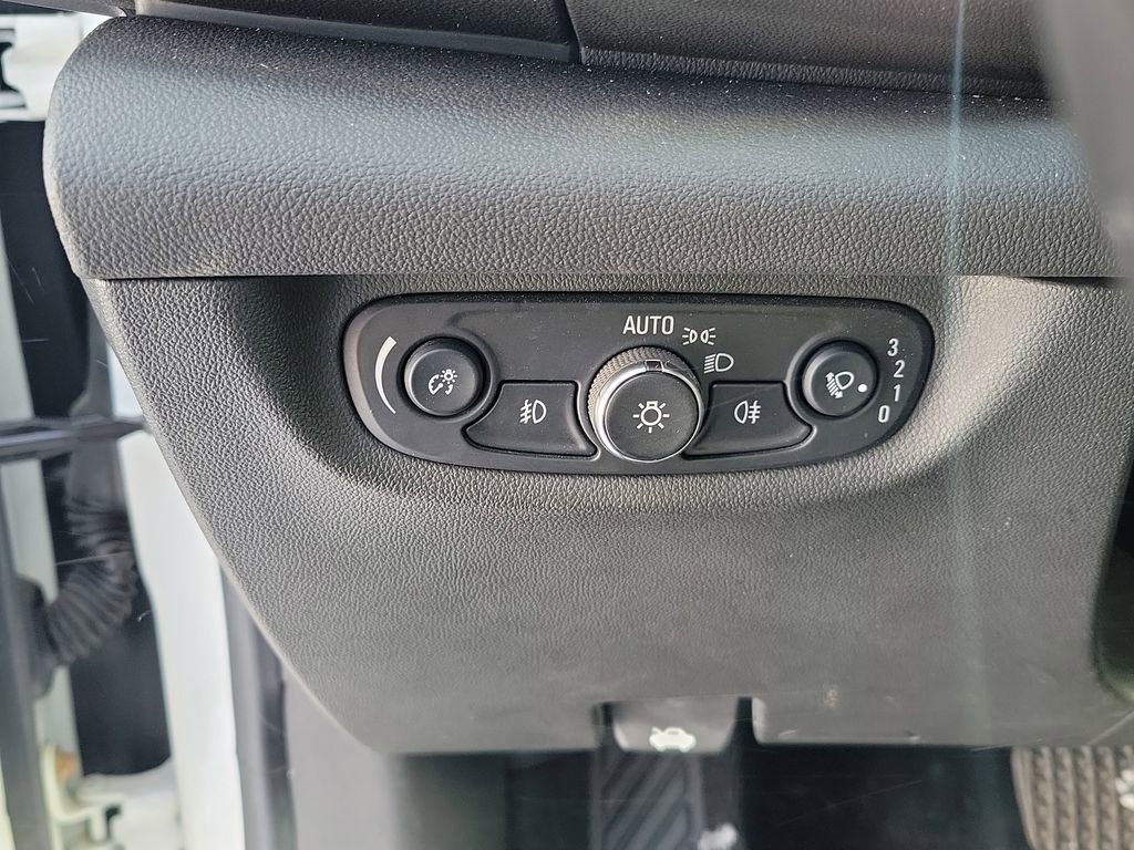 Used 2018 Buick Regal Preferred w/ Sights and Sounds Package image 12