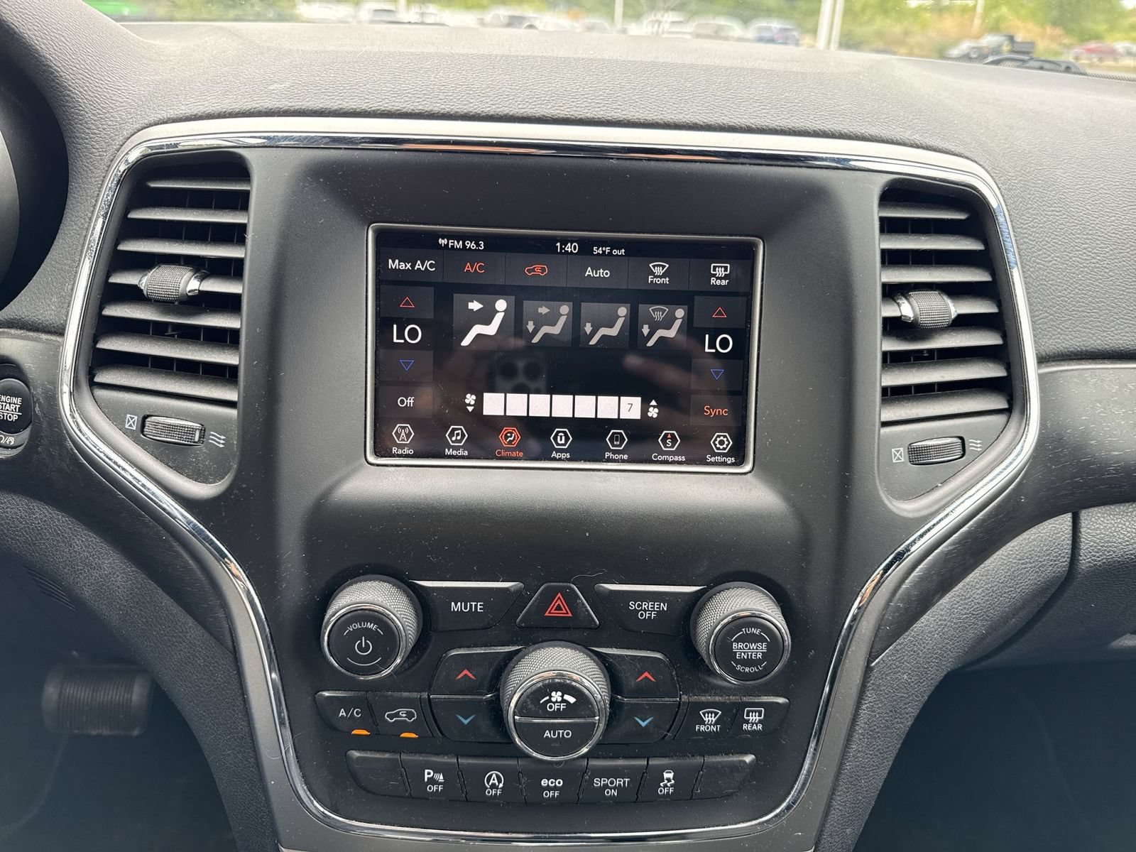 Used 2018 Jeep Grand Cherokee Laredo AWD/4WD image 19