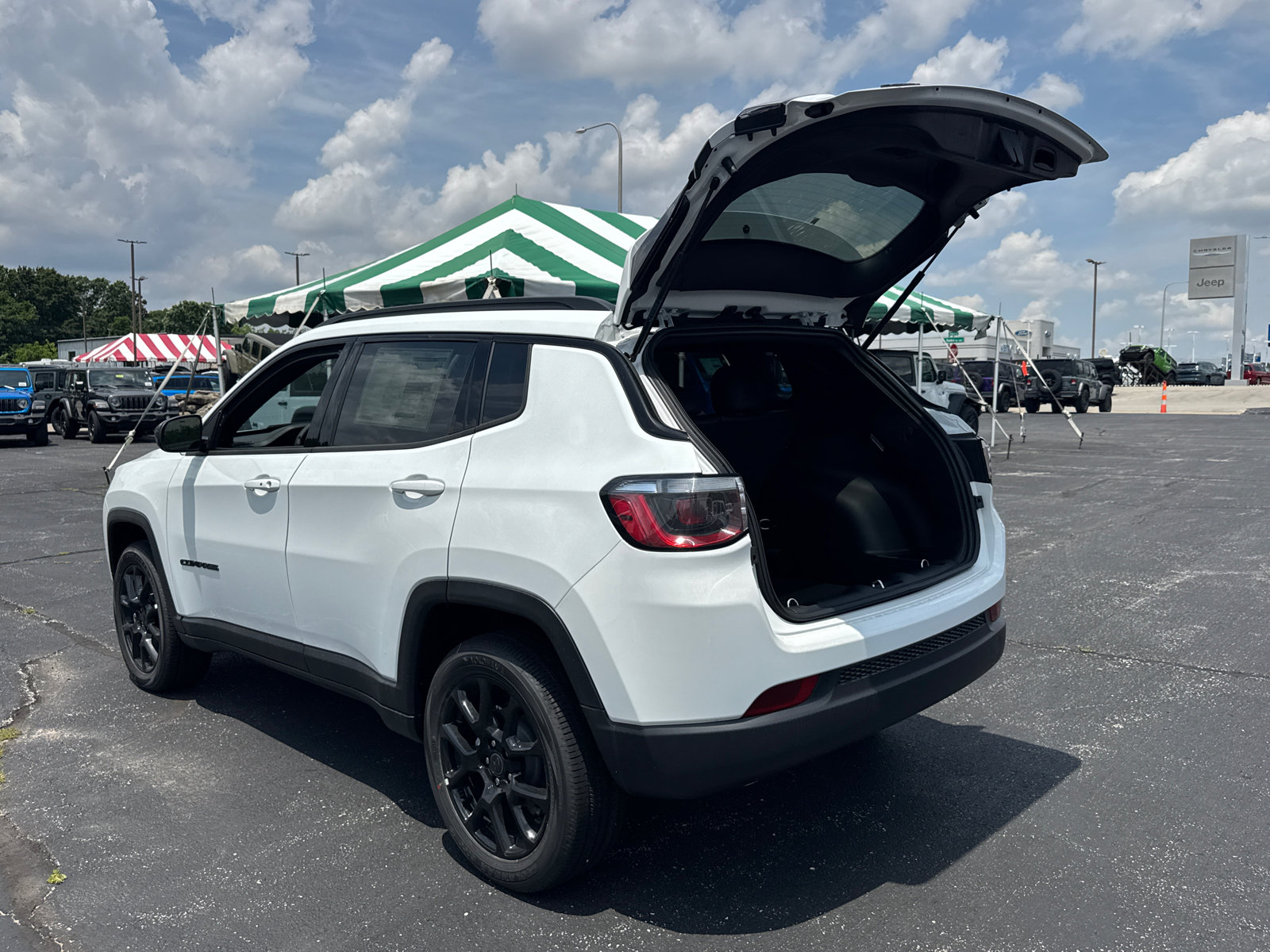 New 2026 Jeep Compass Latitude AWD/4WD image 17