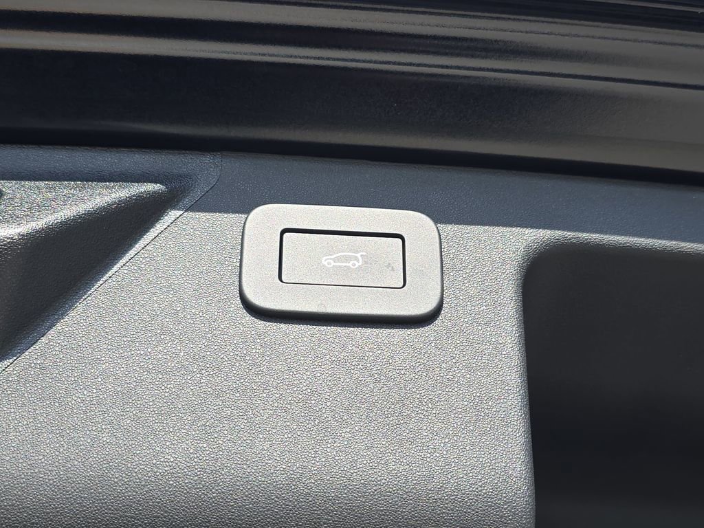 New 2026 Land Rover Discovery Sport Landmark image 14