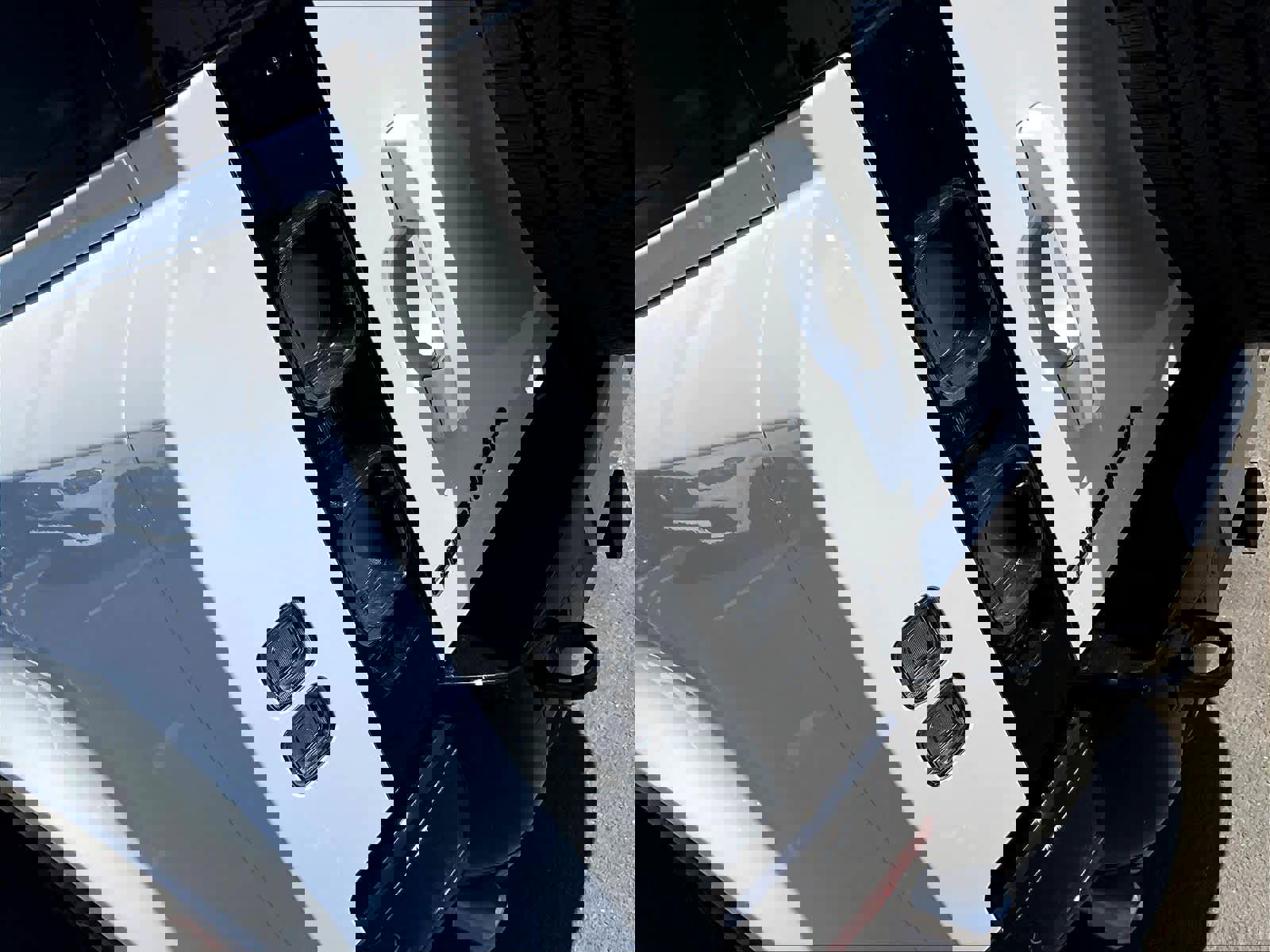 New 2025 Land Rover Defender 90 V8 image 25