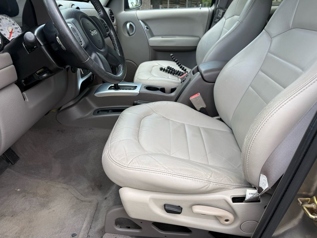 Used 2003 Jeep Liberty Renegade image 18