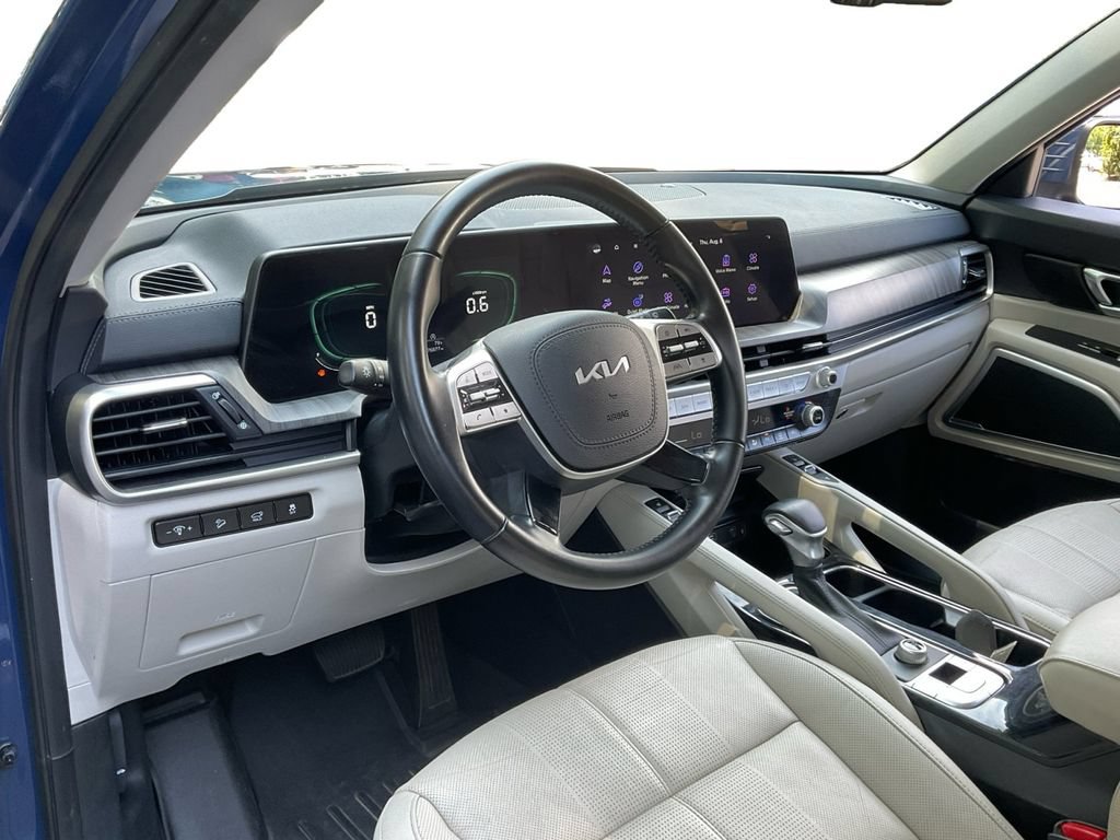 Used 2023 Kia Telluride EX w/ EX Captain's Chair Package FWD image 18