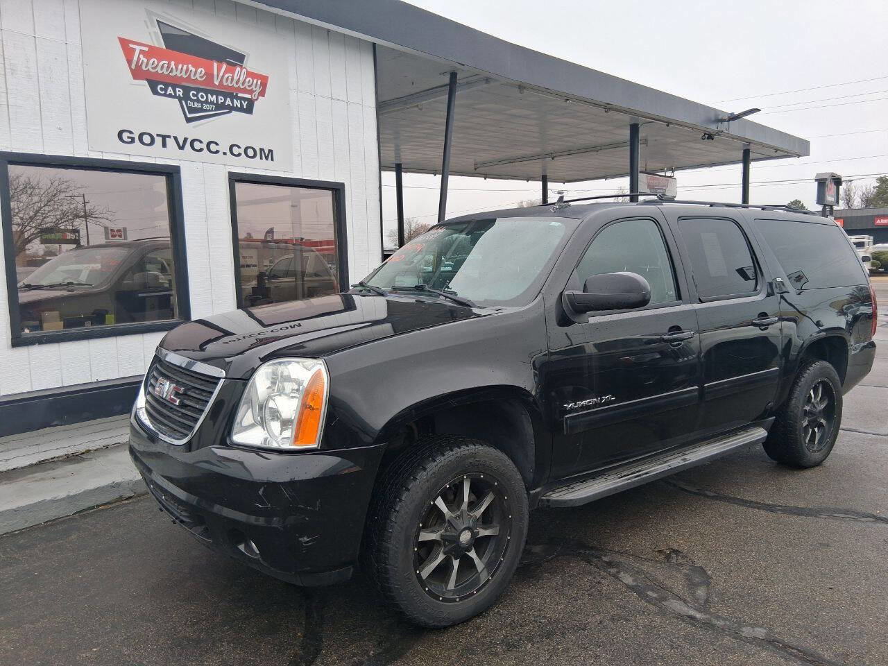 Used 2013 GMC Yukon XL SLT w/ SLT-2 Equipment Package image 2