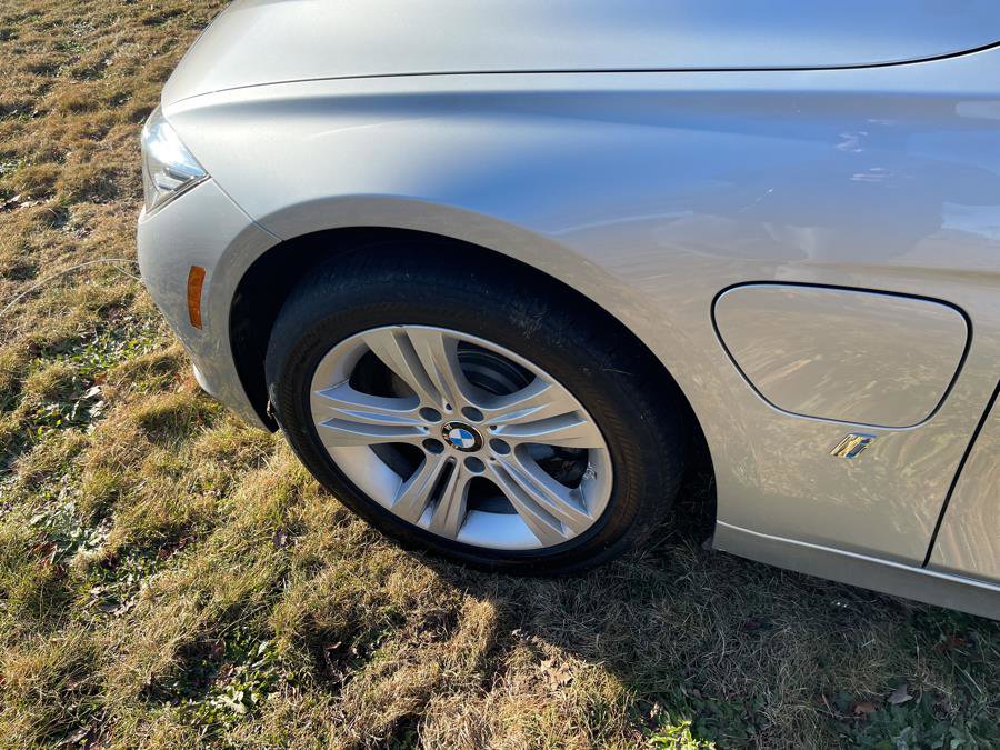 Used 2017 BMW 330e w/ Technology Package RWD image 28