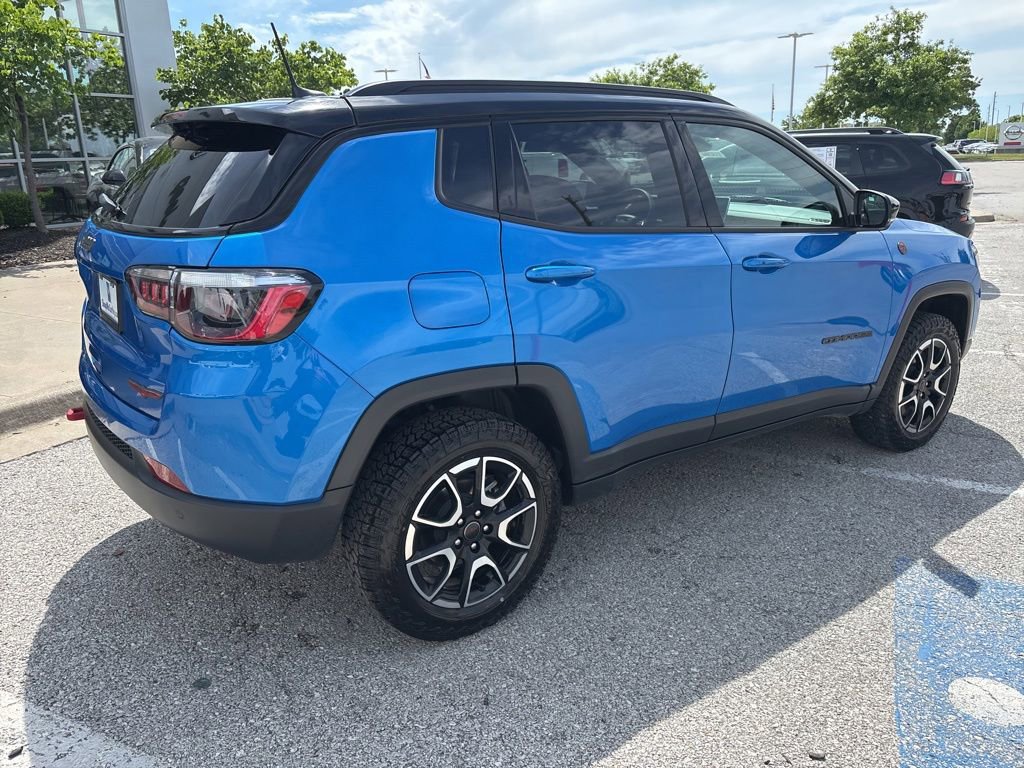 Used 2025 Jeep Compass Trailhawk AWD/4WD image 25