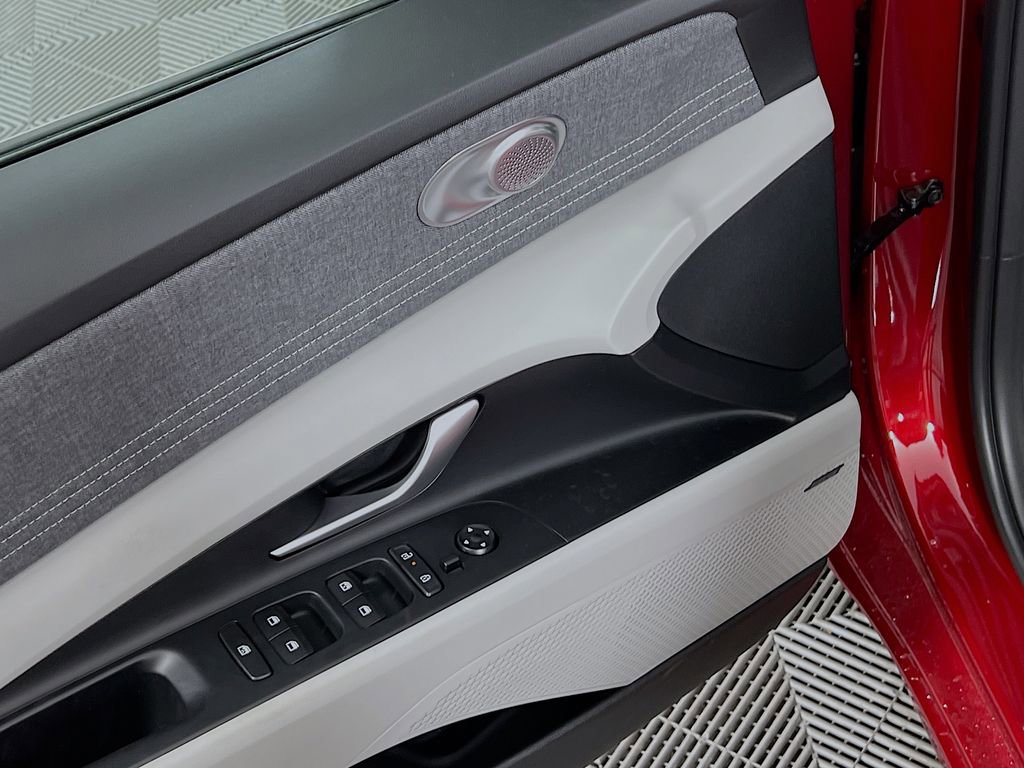 New 2025 Hyundai Elantra Limited image 16