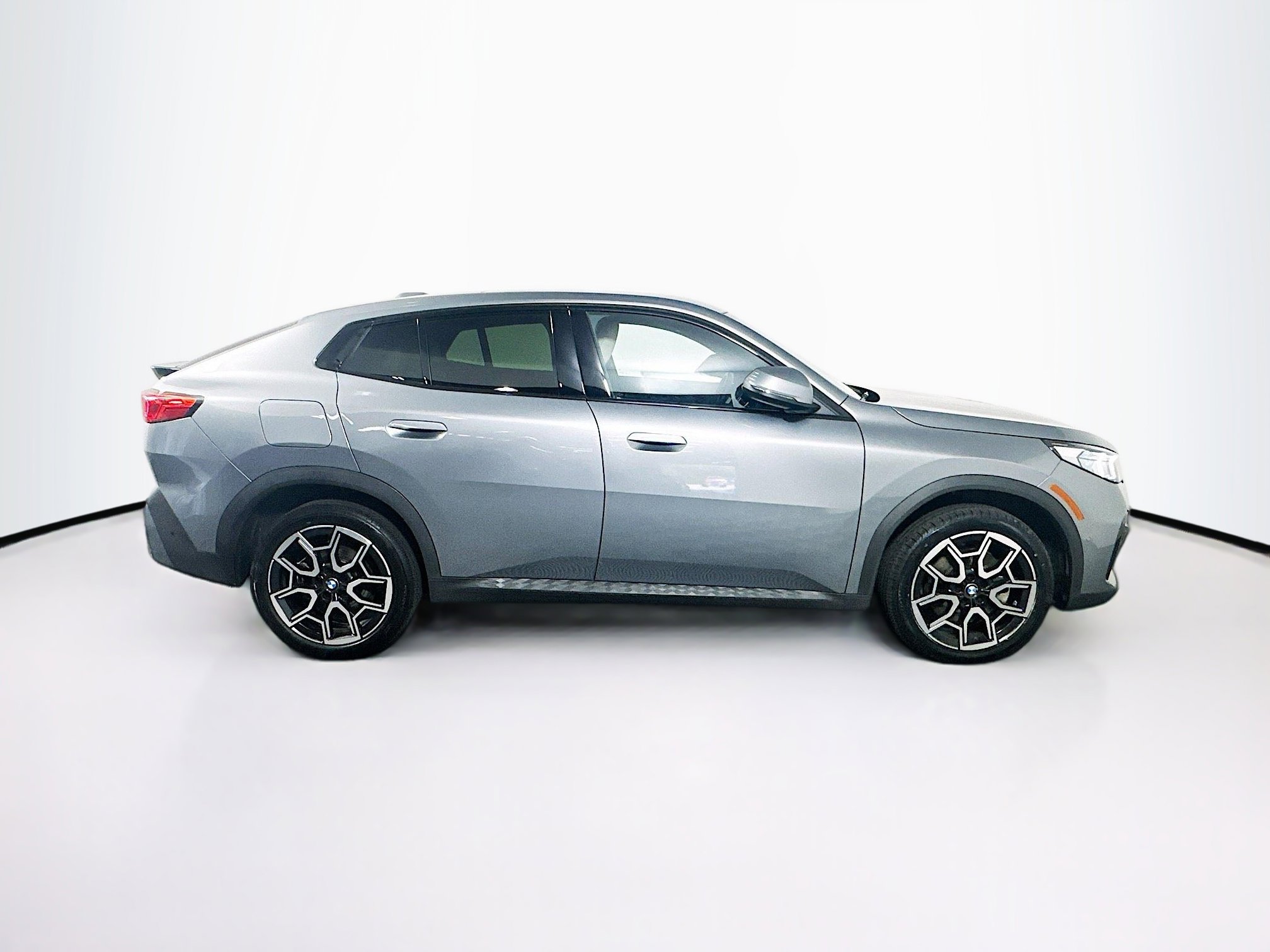 Used 2025 BMW X2 xDrive28i image 10