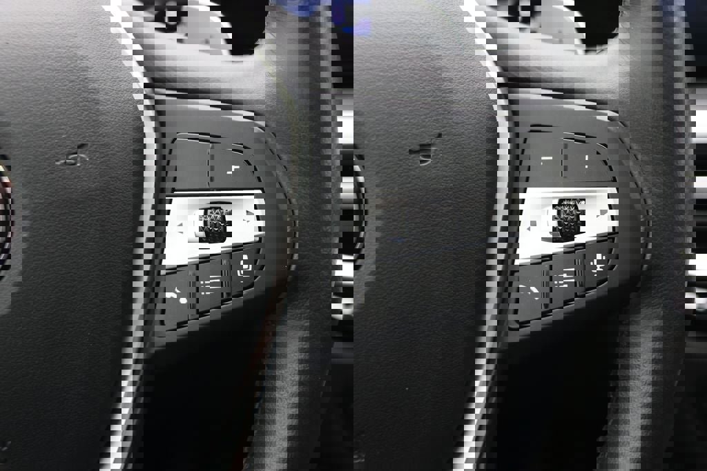 Used 2024 BMW 330i xDrive Sedan w/ Convenience Package image 21