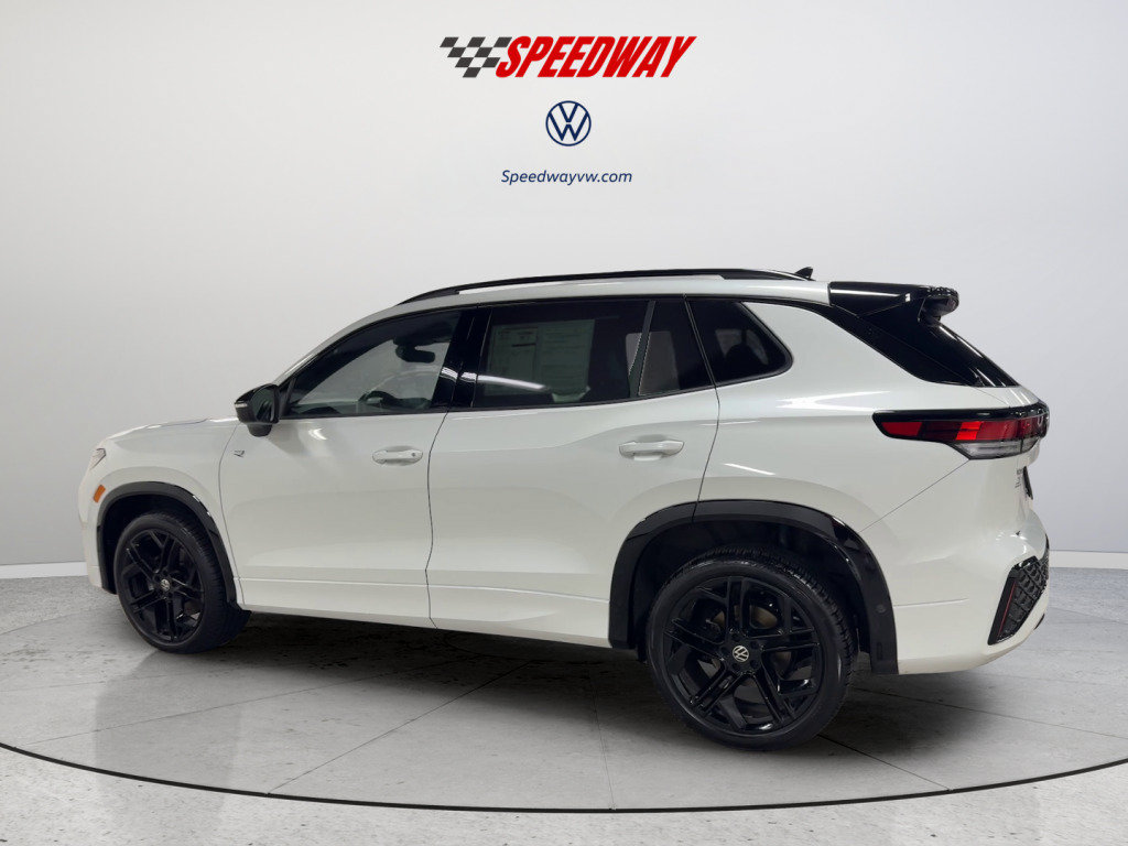 Certified 2025 Volkswagen Tiguan SE R-Line AWD/4WD image 9