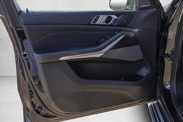 Used 2025 BMW X5 xDrive50e image 12