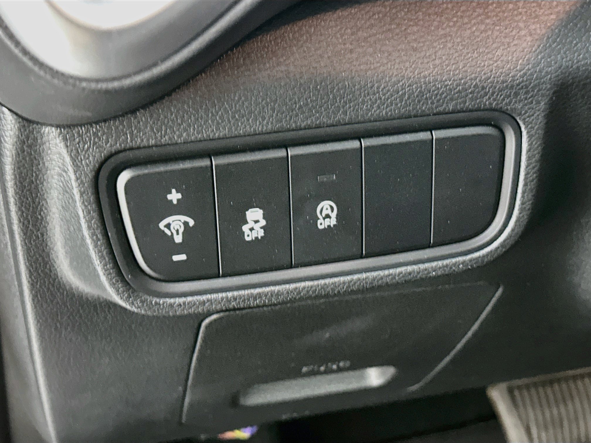 Used 2025 Kia Soul LX w/ LX Technology Package FWD image 17