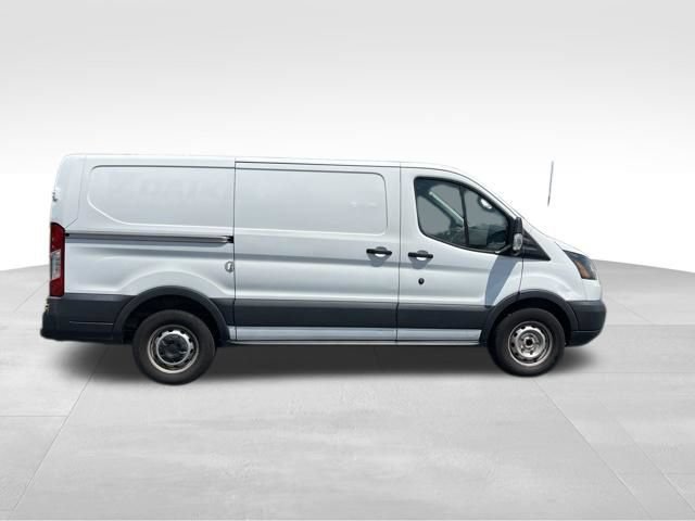 Used 2017 Ford Transit 150 130 Low Roof RWD image 8