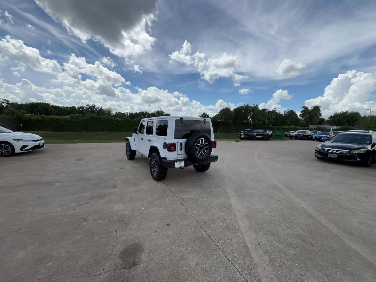 Used 2025 Jeep Wrangler Sahara image 16