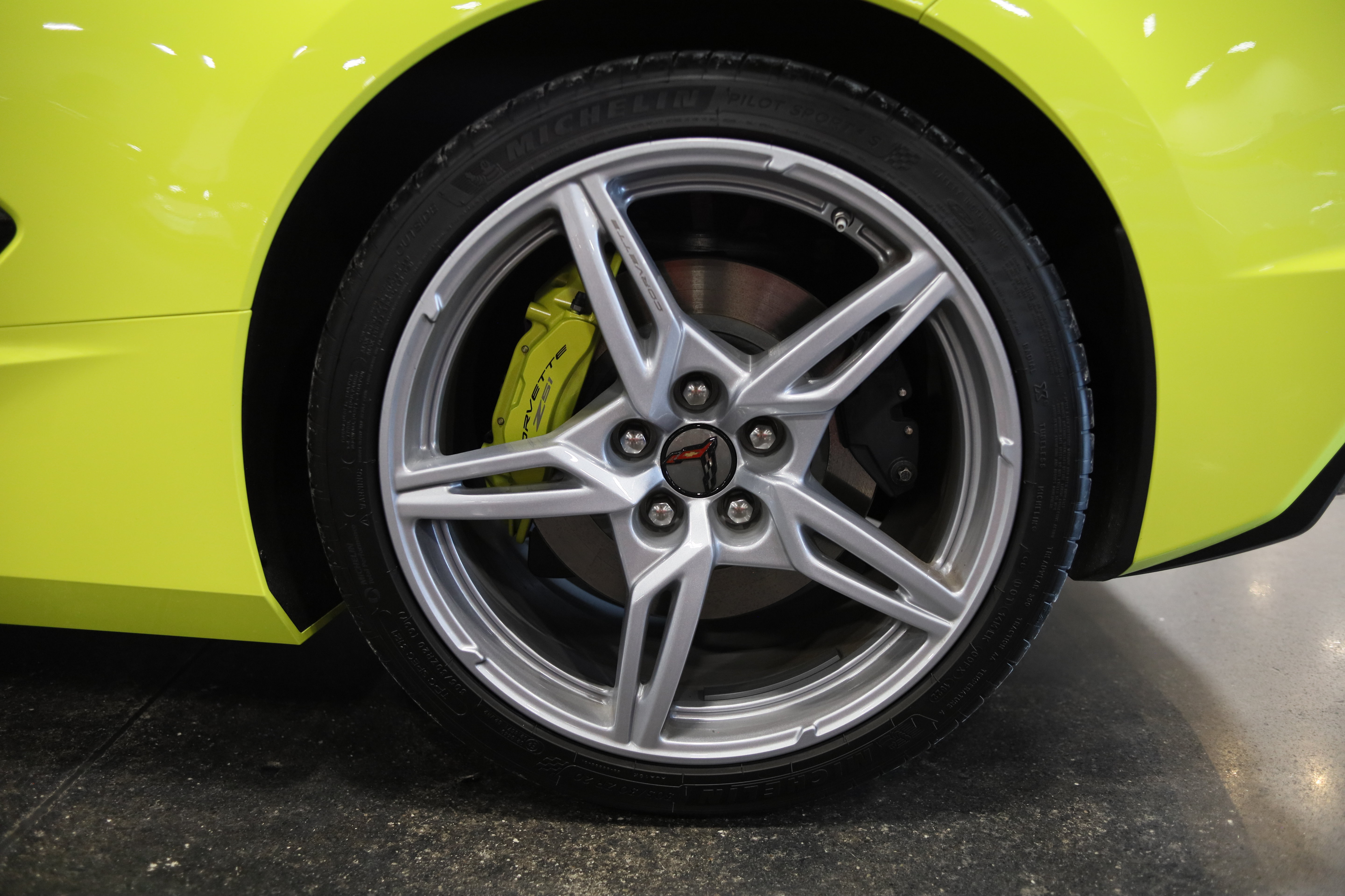 Used 2022 Chevrolet Corvette Stingray Coupe w/ Z51 Performance Package RWD image 12